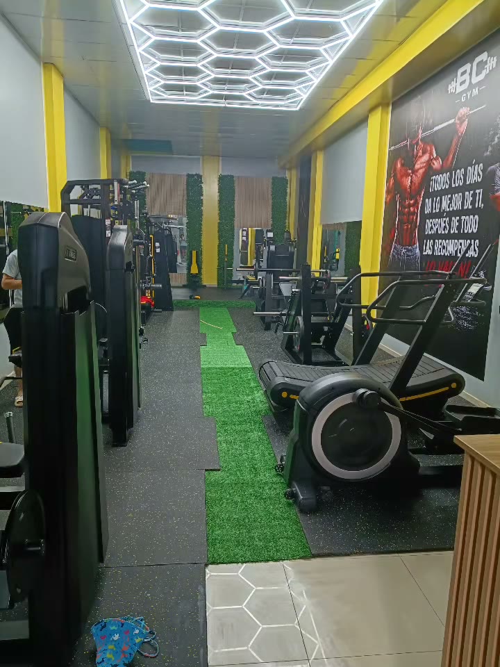 Sala de cardio y fuerza en Sandia, Puno